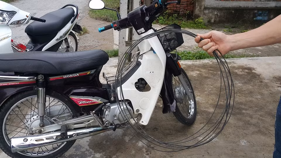 Dang trong rau, nguoi dan ba bi day dien roi trung nguoi tu vong-Hinh-3