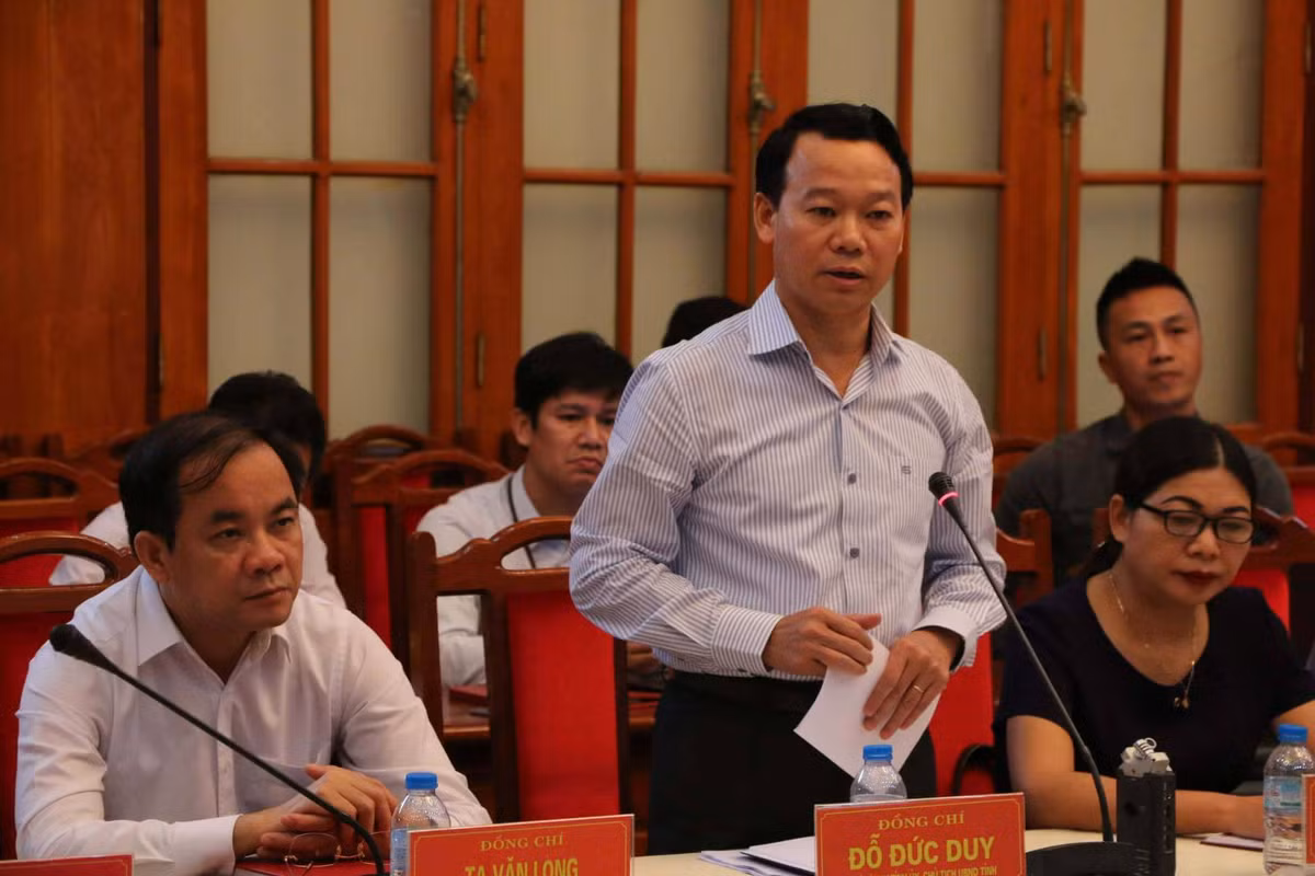 “ Chúng tôi sẽ tổ chức cuộc họp của UBND tỉnh Yên Bái để lên kế hoạch thực hiện những công việc có liên quan. Chúng tôi ghi nhận sự tích cực của các cơ quan báo chí trong thời gian qua sát cánh đưa tin những vấn đề làm được của Yên Bái, đồng thời nêu lên những vấn đề hạn chế để chúng tôi xử lý. Ngay sau khi có kết quả xử lý kỷ luật các cán bộ sai phạm được chỉ ra trong kết luận thanh tra thì chúng tôi sẽ công khai với các cơ quan thông tấn báo chí”- ông Duy nhấn mạnh. Sau buổi công bố kết luận thanh tra, UBND tỉnh Yên Bái đã họp kín để đánh giá tình hình và bàn phương hướng xử lý trách nhiệm của những tập thể, cá nhân liên quan. 