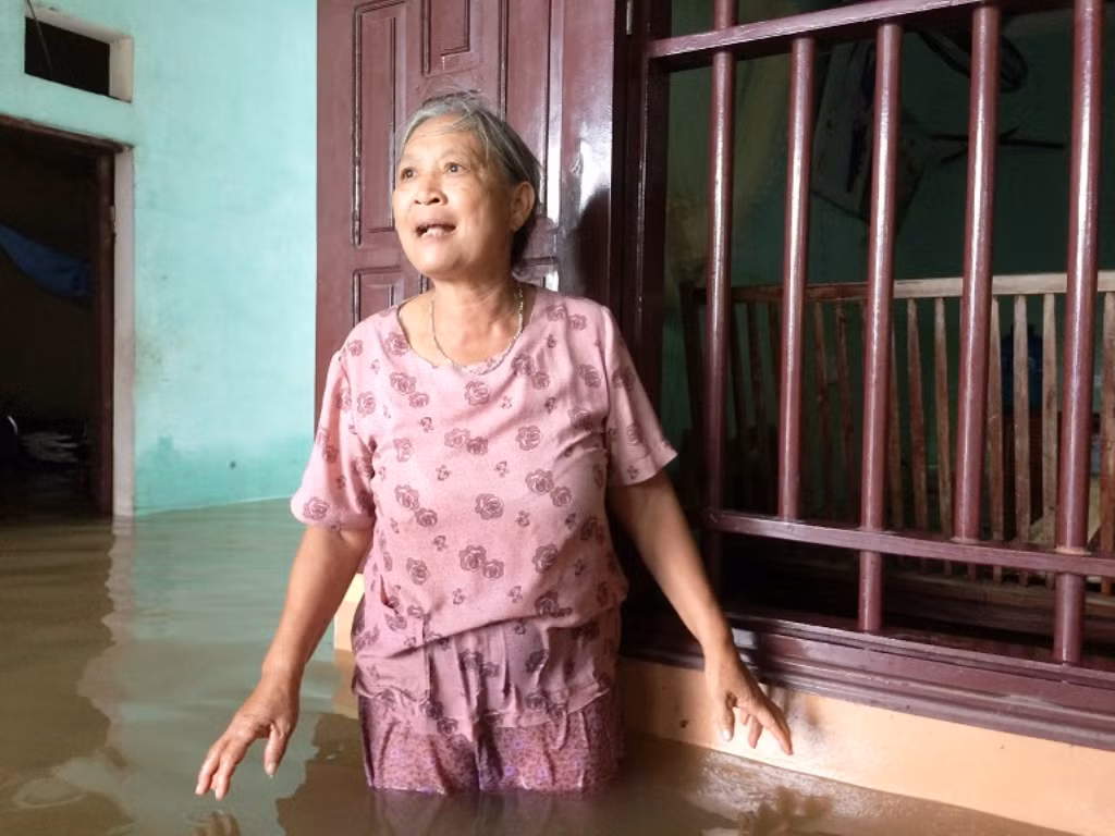 Mưa lũ cũng làm hỏng một số cống trên tuyến đê bao tại các xã Tế Nông, Tế Tân; đê sông Yên bị sạt lở với tổng chiều dài 27m tại đoạn K3+300 - K3+315 và đoạn K3+375 - K3+387. Các xã Tượng Sơn, Vạn Thiện, Trường Giang, Thăng Bình, Trường Trung có nhiều thôn bị cô lập hoàn toàn.