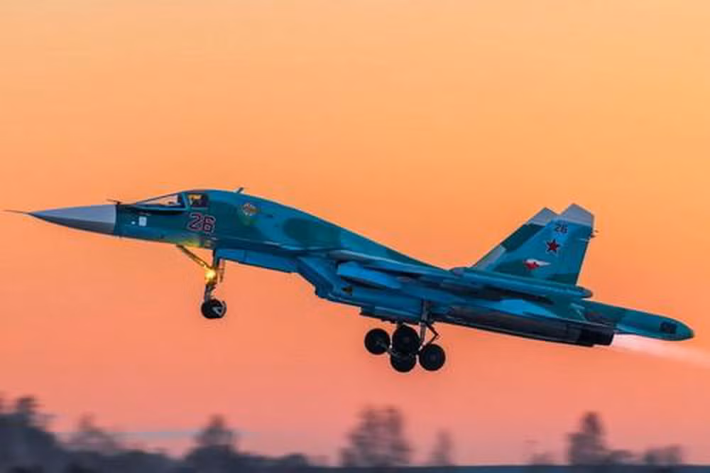 Gần đây không quân Nga thậm chí còn cho phi công Su-34 luyện tập các bài không chiến đối kháng ở độ cao 15 km và duy trì tốc độ bay siêu âm, khẳng định một lần nữa năng lực tác chiến của "Thú mỏ vịt".