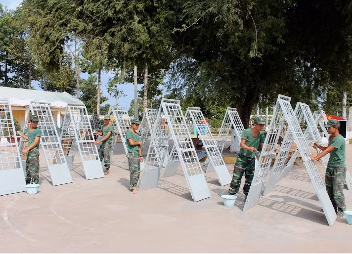 Trung đoàn 9, Sư đoàn 8, Quân khu 9 tổ chức sơn sửa, củng cố doanh trại.