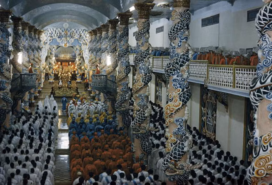 Buổi lễ trong Tòa thánh Tây Ninh.