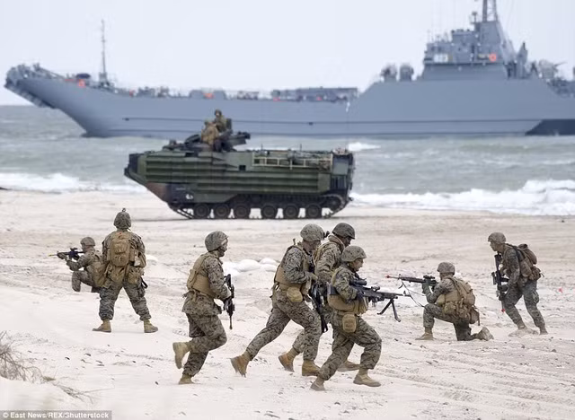 Cũng theo ông Gerasimov, ngoài việc phô trương sức mạnh quân sự xung quanh các đường biên giới của Nga, Mỹ tiếp tục triển khai các hệ thống phòng thủ tên lửa đến Châu Âu – thứ mà Moscow xem là mối đe dọa nghiêm trọng đối với an ninh quốc gia của Nga.