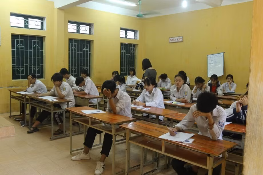 Diem qua thap, khoang 3000 hoc sinh lop 9 quan Thanh Xuan phai thi lai mon Toan