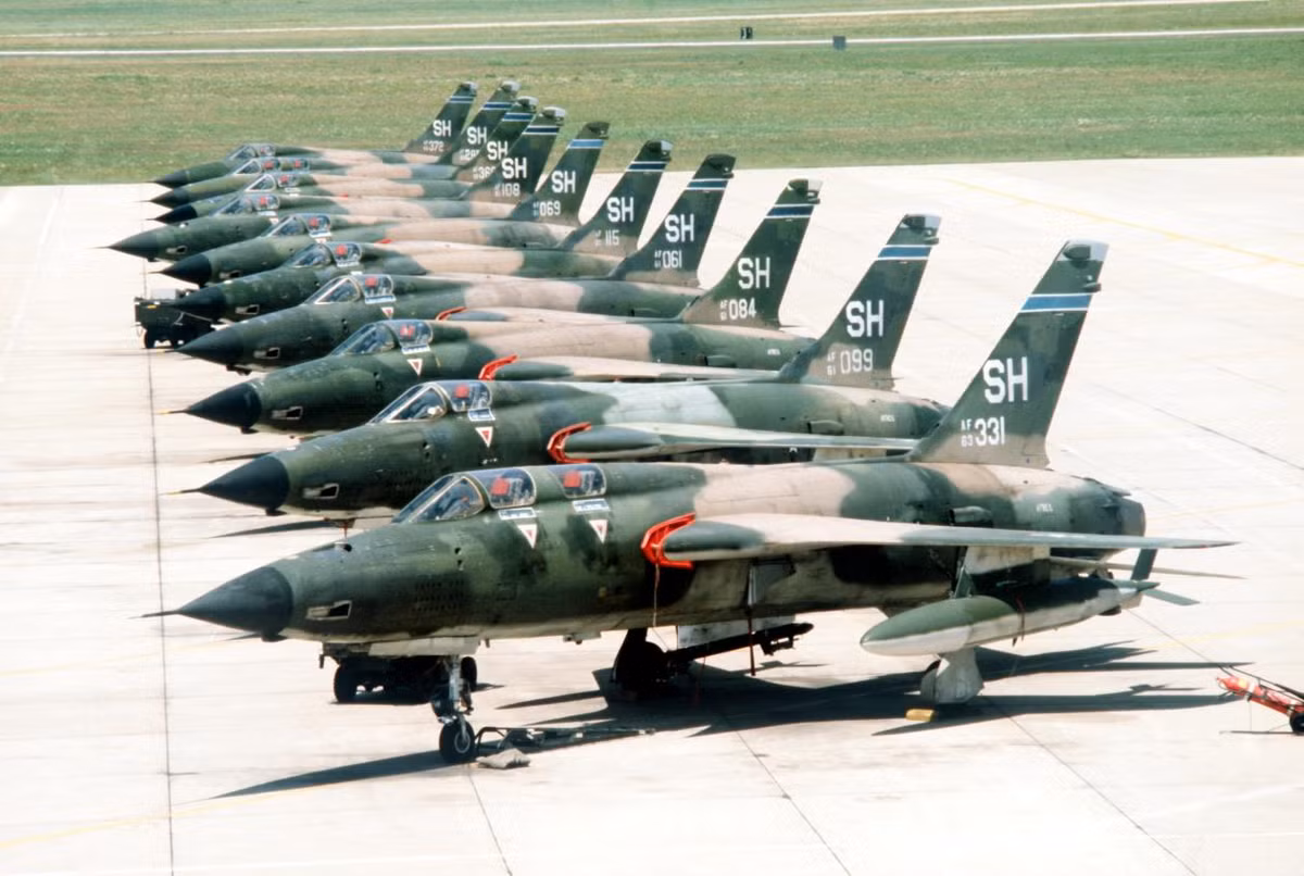Các công tác nghiên cứu- thiết kế Dự án №63 (“Thunderchief” ) được công ty Republic Aviation chủ động thực hiện mà không chờ đơn đặt hàng từ phía Không quân Mỹ. Ngay từ 10 năm trước khi chiếc máy bay trinh sát tầm cao U-2 do phi công Mỹ Powers điều khiển bị bắn hạ trên bầu trời Sverdlovsk, Liên Xô (nay là thành phố Ekacherinburg-ND), Kartveli đã nhận ra rằng bay ở độ cao lớn- đó là một cái chết chắc chắn và không thể tránh khỏi. Sự phát triển nhanh chóng của các hệ thống phòng không và kỹ thuật radar không cho phép tiếp tục thiết kế máy bay theo hướng này (bay ở độ cao lớn). Cứu cánh duy nhất – bay ở độ cao thấp và cực thấp, nơi sóng radar không thể với tới.