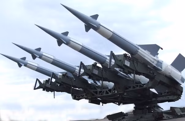 Tính năng độc đáo trên của Pechora-2D giúp lực lượng phòng không Ukraine có thể hỗ trợ cho hải quân nước này trong tác chiến phòng thủ bờ biển, nhất là khi số lượng tên lửa chống hạm Neptune còn chưa được sản xuất với số lượng đủ nhiều.