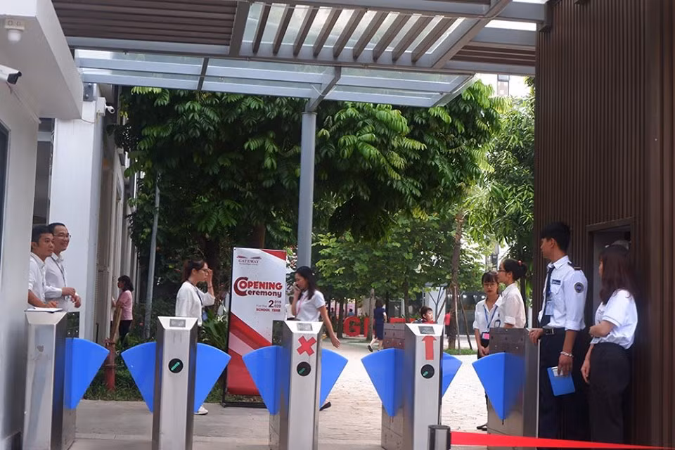 Truong Gateway the nao trong ngay khai giang nam hoc moi 2019-Hinh-2