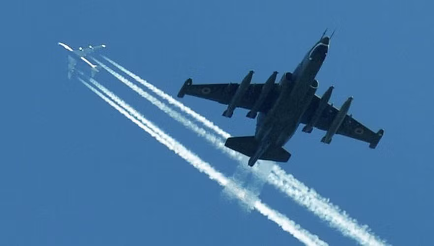 Phiên bản nâng cấp mới nhất của chiếc Su-25 mang mã định danh Su-25SM3 được trang bị hệ thống tác chiến điện tử tiên tiến Vitebsk-25, giúp nó an toàn trước hỏa lực phòng không quân địch.