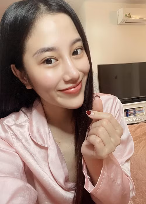 Ở đời thường, Tố My chiếm được thiện cảm của khán giả bởi sự giản dị.