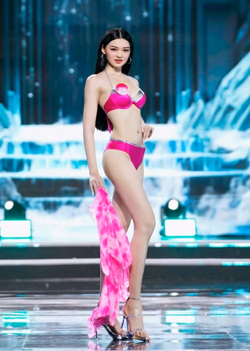 Cô gái gốc Bến Tre ngậm ngùi dừng bước ở top 10 chung cuộc.