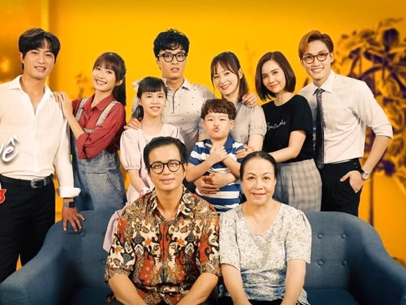 “Thương ngày nắng về” là một trong những phim giờ vàng VTV năm 2022. Nội dung phim xoay quanh gia đình bà Nga. Chồng mất sớm, bà Nga một mình nuôi 3 cô con gái Vân Khánh, Vân Trang và Vân Vân. Ảnh: Hà nội mới