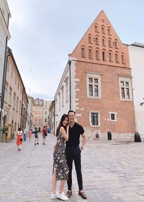 Bạn trai của Diễm My không chỉ điển trai mà còn tài giỏi. Anh được biết đến là doanh nhân có tiếng trong lĩnh vực xây dựng.