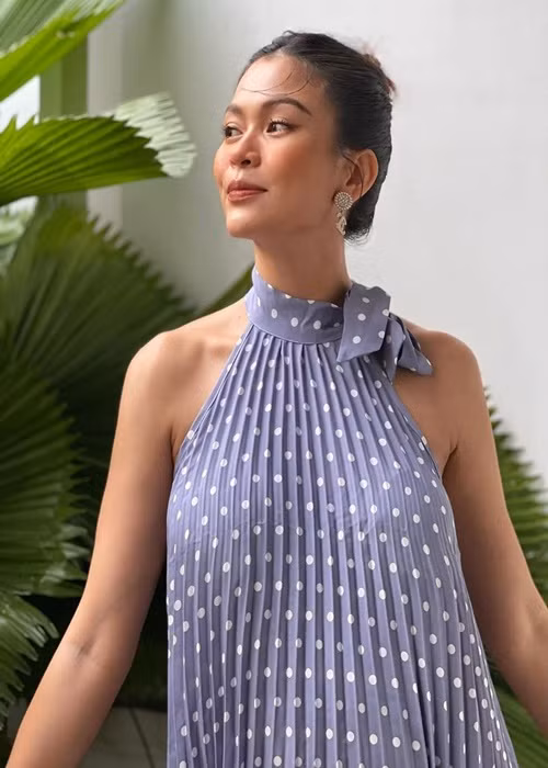 Mang bầu, người đẹp luôn có bạn trai ở bên chăm sóc.