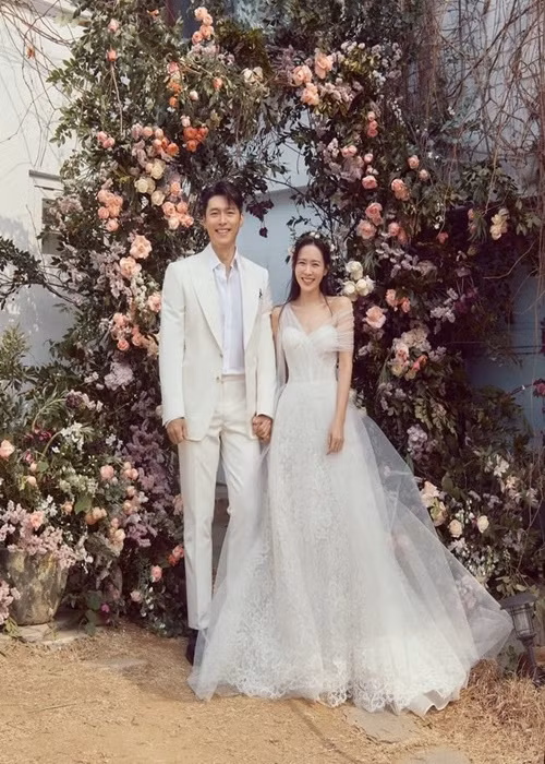 Tháng 3/2022, Son Ye Jin và Hyun Bin tổ chức đám cưới. Trong hôn lễ, chú rể hứa sẽ ở bên cô dâu trong phần đời còn lại. Ảnh: Lao động