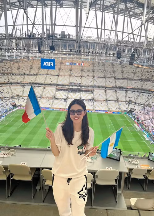 Không ít sao Việt sang Qatar để xem trực tiếp trận chung kết giữa Argentina và Pháp. Á hậu Ngô Thanh Thanh Tú là một trong số đó.