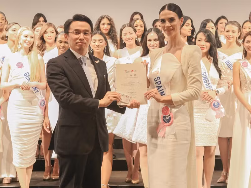 Người đẹp Tây Ban Nha nhận giải phụ đầu tiên của cuộc thi. Ảnh: BTC