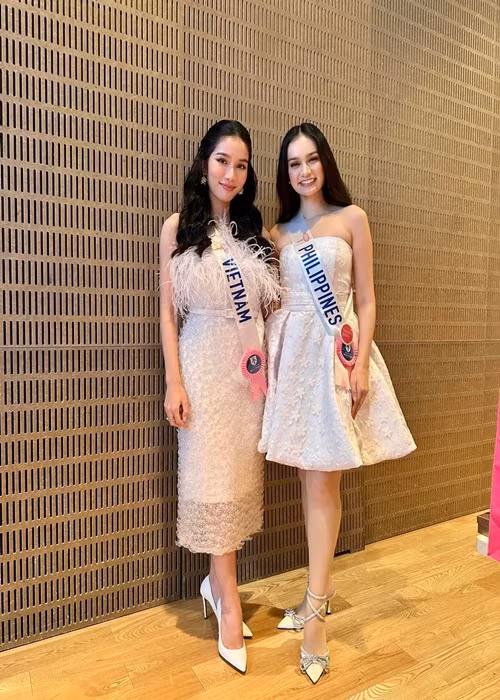 Phương Anh liên tục cập nhật hình ảnh ở đấu trường nhan sắc quốc tế. Ảnh: FBNV