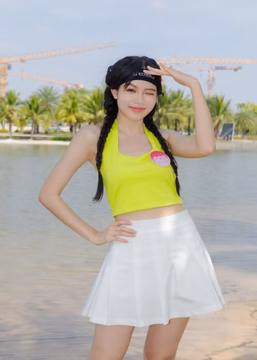 Huỳnh Thị Thanh Thủy mang lại năng lượng tích cực với nhan sắc tươi tắn, rạng rỡ.