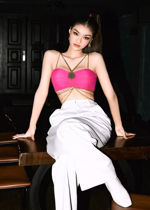 Nàng á hậu trải lòng, với âm nhạc, đó là định hướng ngay từ khi cô bước chân vào showbiz và cô đã dành rất nhiều thời gian để chuẩn bị cho con đường của mình.