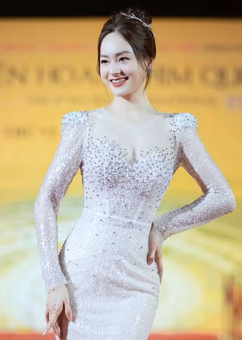 Năm 2016, Lan Phương lên tiếng về tin đồn bị một người mẫu đánh ghen. “Đây là lần đầu tôi nghe tin này, ngoài sức tưởng tượng của tôi. Tôi nghĩ, một là do ai đó dựng nên, hai là sự thật thì điều đó làm tôi sợ. Tôi thấy buồn cười vì người đó tôi chỉ gặp vài lần, cách đây vài năm và chưa từng nói chuyện. Người yêu cô ấy thì tôi có gặp một lần, ở nơi nào đó cách đây một năm. Tôi còn không nhớ mặt anh ấy”, cô chia sẻ trong cuộc phỏng vấn với Zing.
