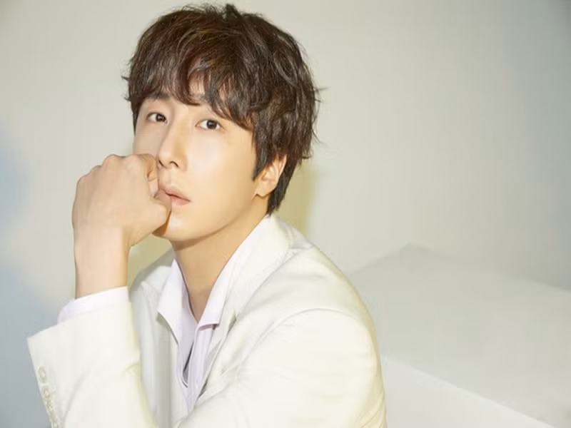 Sinh năm 1987, Jung Il Woo không chỉ bằng tuổi Lee Min Ho mà hai người còn là bạn thân. Ảnh: Zing