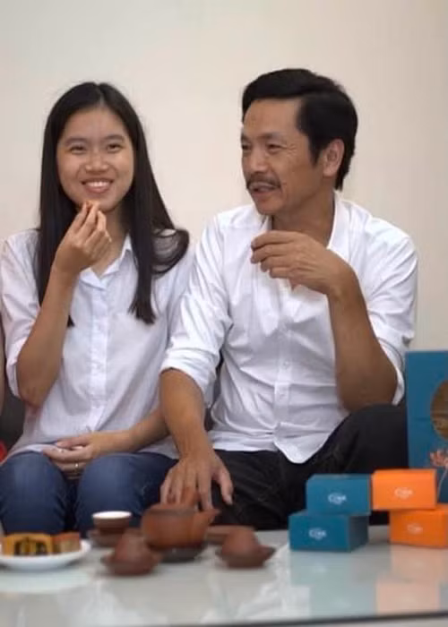 Nghệ sĩ Trung Anh xúc động và tự hào khi con gái giành học bổng giữa hàng trăm đơn ứng tuyển.