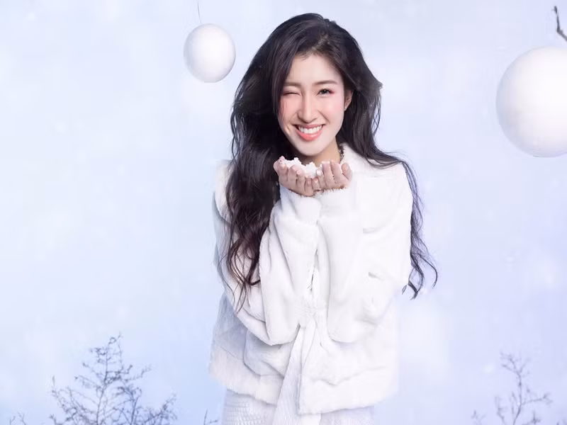 Phương Nhi khoe vẻ đẹp ngọt ngào, thuần khiết.