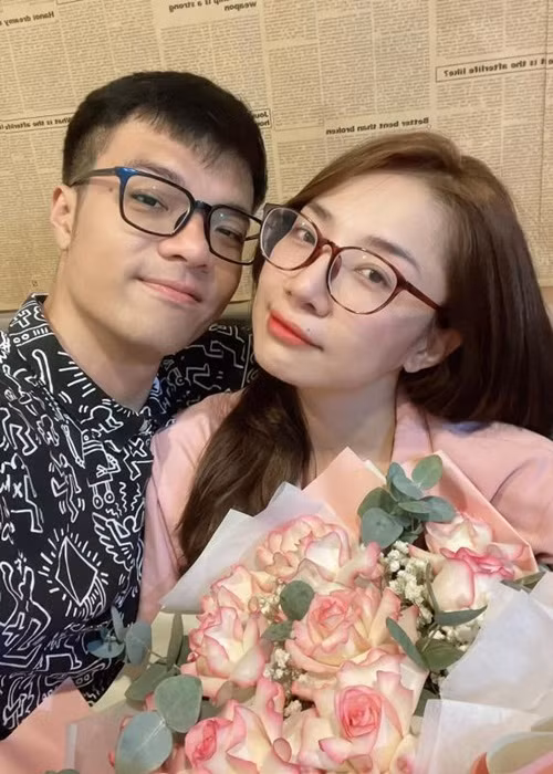 Minh Khue “Thuong ngay nang ve” duoc ban trai kem 10 tuoi chieu chuong