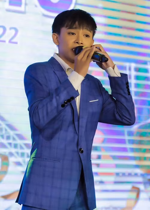 Theo người đại diện truyền thông của Hồ Văn Cường, mức cát-sê của nam ca sĩ hiện tại khoảng 200 triệu đồng/show. Với mức cát-sê này, Hồ Văn Cường sẽ hát hơn chục bài. Ảnh: Dân Việt