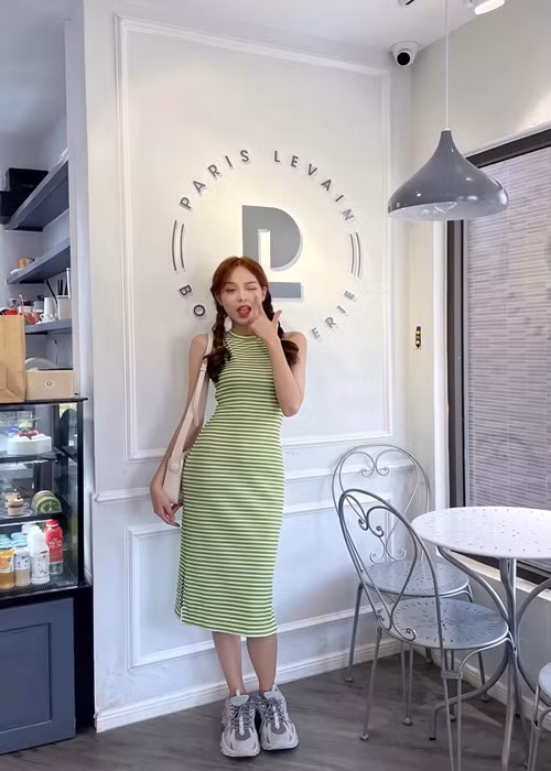 Khoảnh khắc nàng hậu nhí nhảnh ở đời thường.