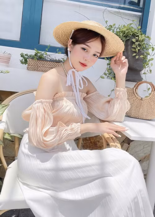 Thanh Thủy yêu thích phong cách trẻ trung, gợi cảm phù hợp với độ tuổi.