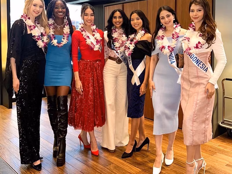 Phương Anh đọ sắc cùng dàn thí sinh của cuộc thi. Ảnh: International Poll