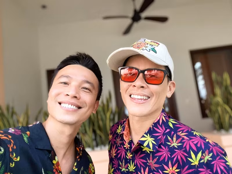 Huy Trần và Huỳnh Nhiệm khiến nhiều người ghen tỵ bởi cuộc tình kéo dài hơn 10 năm. Ảnh: FBNV