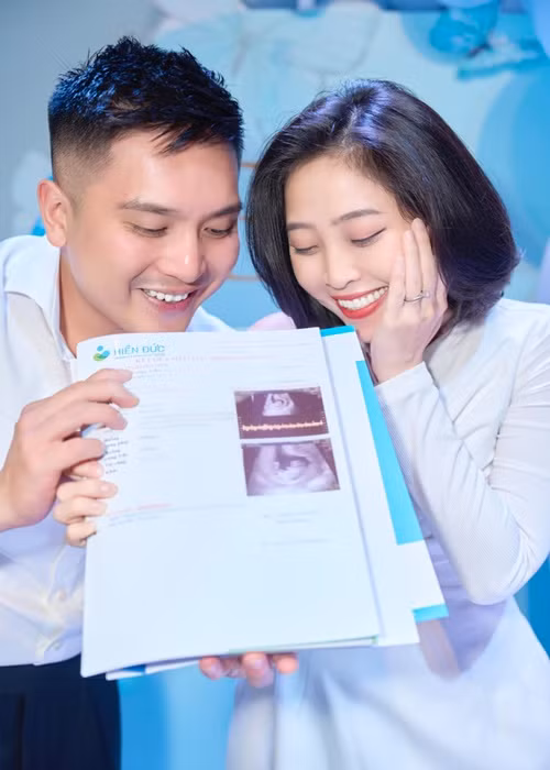 Trên trang cá nhân, MC Liêu Hà Trinh vừa vui mừng thông báo tin bầu bí. Hiện tại, cô mang thai 13 tuần.