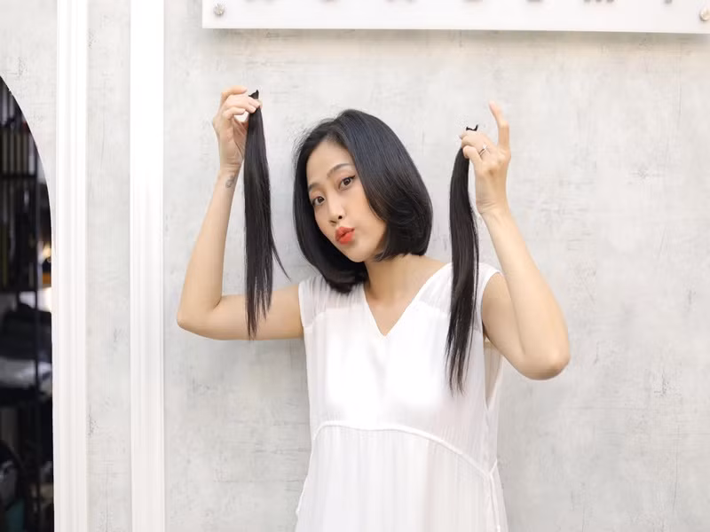 Trong vài tháng qua, Liêu Hà Trinh diện đồ giấu bụng bầu.