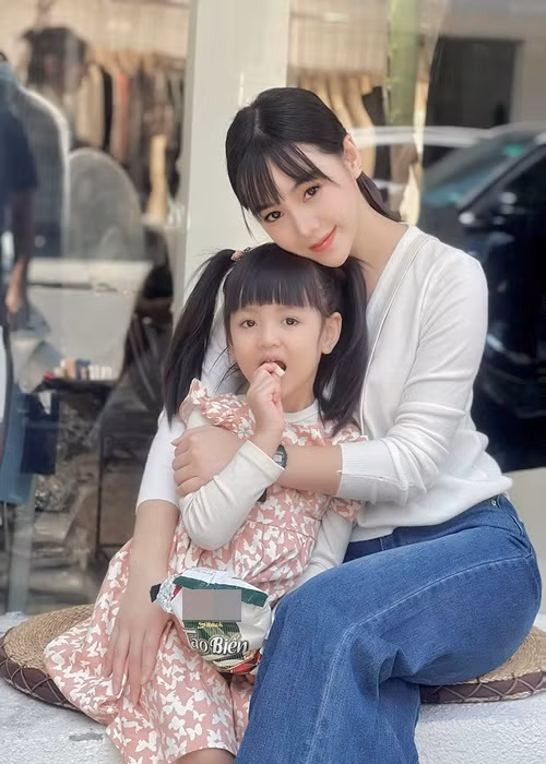 Trong "Đừng làm mẹ cáu", Cherry An Nhiên vào vai bé Happy - con gái của Hạnh (Quỳnh Kool). Happy không phải con ruột của Hạnh nhưng được Hạnh chăm bẵm khi vừa lọt lòng. Mẹ của Happy là chị gái không cùng huyết thống với Hạnh. Sau một vụ tai nạn giao thông, mẹ đẻ của Happy đã qua đời. Để có tiền cho bé Happy ăn học, Hạnh vất vả mưu sinh.