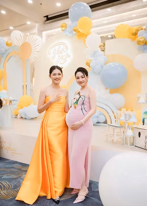 Nàng á hậu gợi cảm dù bụng bầu vượt mặt.
