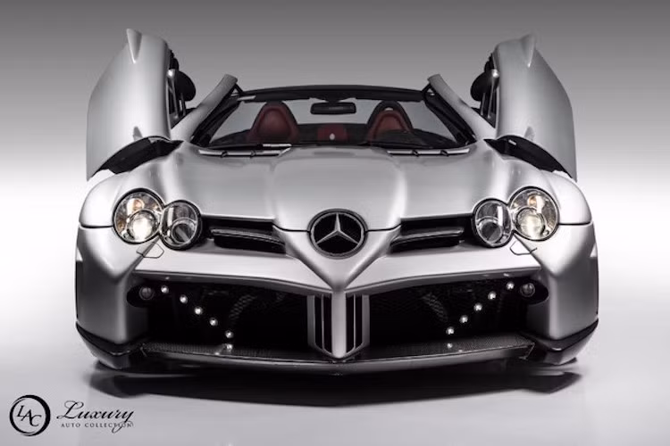 Vốn đã là một trong những siêu xe "hàng độc" và rất mạnh mẽ, SLR McLaren còn tiếp tục được hãng FAB Design nâng cấp để trở nên "độc" hơn. Trong đó, ngoại hình của xe đã được thay đổi mạnh mẽ nhờ bộ widebody mới, có điểm nhấn là cản trước với "miệng" hút gió siêu rộng.