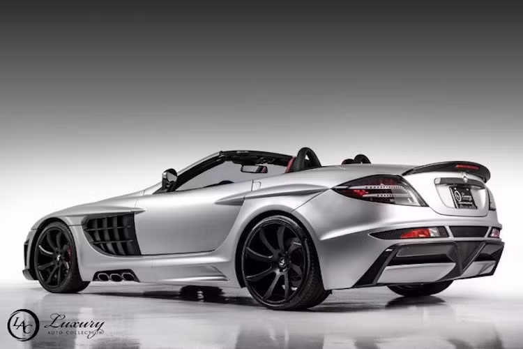 Phần đuôi xe của SLR McLaren cũng đã được hãng độ này "chế cháo" lại hoàn toàn, với cản sau hoàn toàn mới và cánh gió gắn trên nắp khoang hành lý được tích hợp đèn phanh. Toàn bộ những chi tiết độ này đều đã được FAB Design làm từ sợi carbon, khiến chiếc SLR vẫn "giữ cân" để đạt hiệu năng tốt nhất.