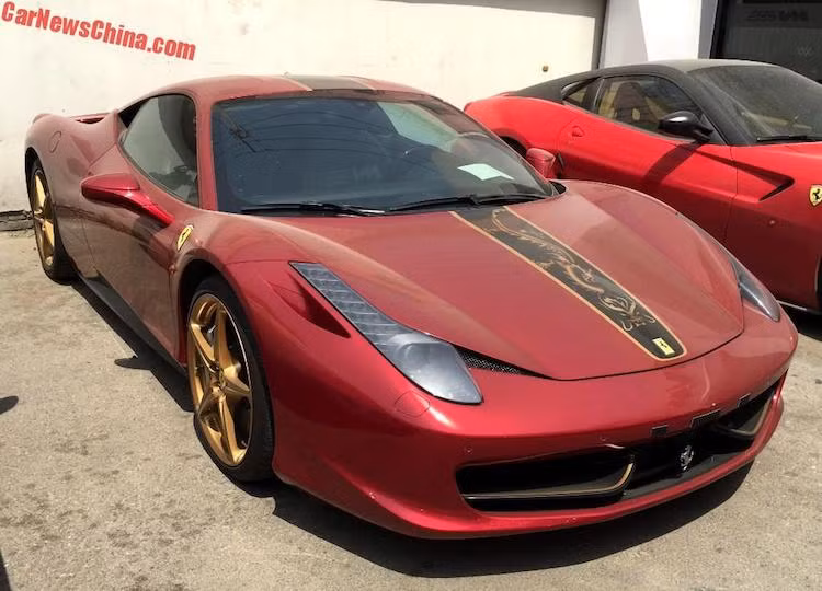Vào năm 2012, để kỷ niệm 20 năm có mặt ở Trung Quốc và trùng với dịp năm Thìn, Ferrari đã tạo ra phiên bản đặc biệt 458 Italia China Limited Edition, hay còn gọi là Ferrari 458 Italia rồng. Chỉ có đúng 20 chiếc 458 Italia "Rồng" từng được hãng xe Ý tạo ra.