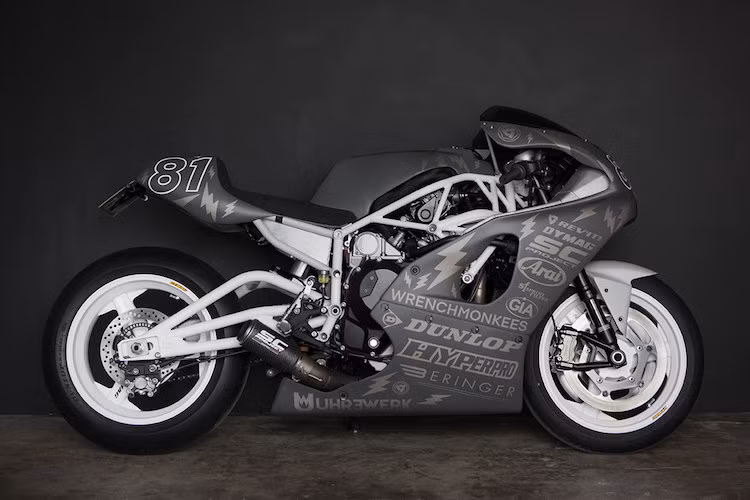 Cùng với các chi tiết "lặt vặt" khác như chảng ba kèm dàn để chân của Uhrewerk, sên RK Racing và đĩa tải sau Talon, bản độ H2 Revmonkee đã hoàn thành, với kiểu dáng không còn tính "viễn tưởng" như H2 nguyên bản nhưng lại có vẻ đẹp riêng cực độc đáo. Quan trọng hơn, hiệu năng của chiếc xe vẫn được giữ nguyên, thậm chí còn có phần nâng cao hơn.