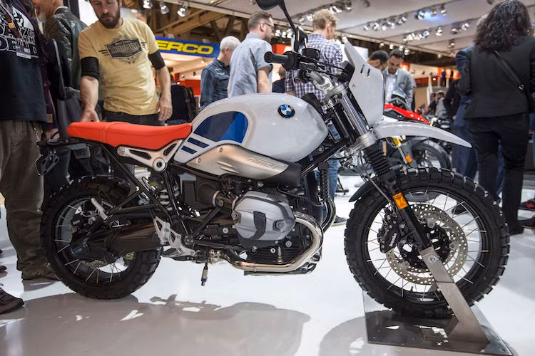 R nine T Urban G/S là phiên bản thứ 4 của R nine T được BMW tạo ra chỉ trong vòng 1 năm. Tại triển lãm Intermot 2016, hãng đã tung ra phiên bản cafe racer Racer và bản "siêu rẻ" Pure cho chiếc xe, trong khi 1 năm trước tại EICMA 2015, phiên bản R nine T đã được ra đời. Cùng với phiên bản đầu tiên là Roadster, hiện tại dòng R nine T đã có tới 5 "thành viên" theo các phong cách khác nhau