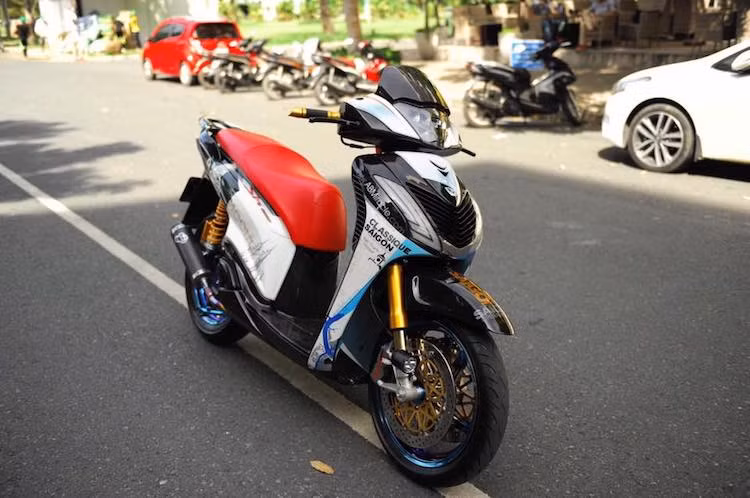 Can canh xe Honda SH150i “khung” nhat Viet Nam