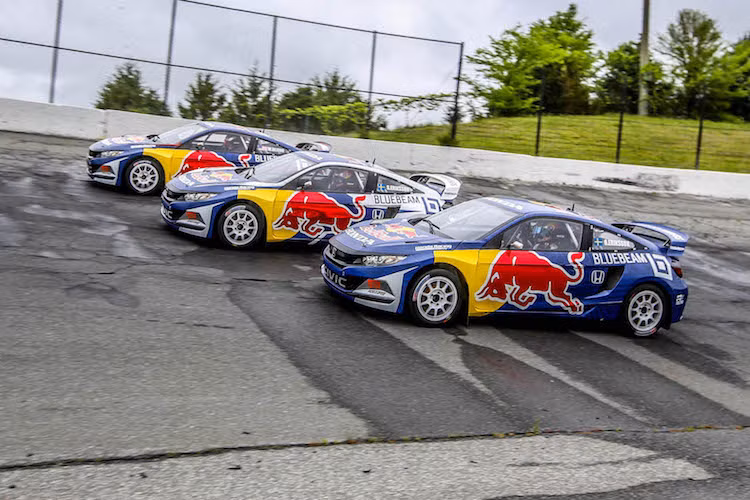 Global Rallycross Championship (GRC) là một giải đua rally tại Mỹ, nơi những chiếc xe cỡ nhỏ từ nhiều hãng khác nhau sẽ cùng thi đấu trong một khu vực với đường đất, đường nhựa, những gò cao... Bên cạnh những hãng xe như Hyundai, Volkswagen, năm nay Honda cũng sẽ thi đấu tại GRC với chiếc Honda Civic 2017 thế hệ mới.