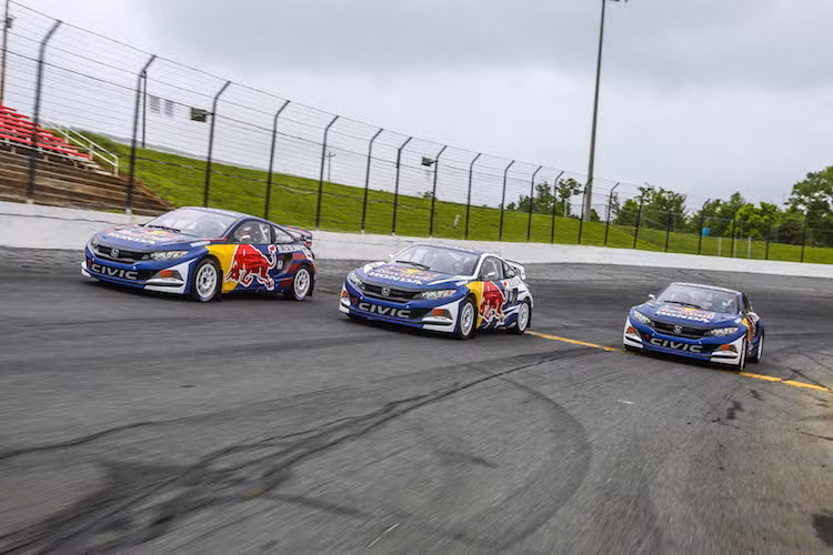 Tham gia vào giải đua GRC 2017, đội đua Honda sẽ gồm có 3 tay lái là Mitchel DeJong (Mỹ), Oliver Erikkson và Sebastian Eriksson (Thụy Điển). Được tài trợ bởi hãng nước tăng lực Red Bull, cả 3 chiếc xe đều có thân được trang trí tem đấu "bò húc", với một số khác biệt nhỏ theo ý thích của từng tay đua.