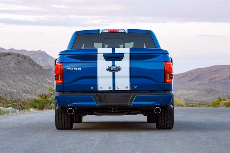 Tuy nhiên, hãng độ Mỹ có cho biết rằng Shelby F150 Super Snake sẽ được bán với cả 2 phiên bản hệ dẫn động là cầu trước hoặc 4 bánh. Xe sẽ chỉ được sản xuất 150 chiếc và có giá 96.680 USD (tương đương 2,2 tỷ đồng).
