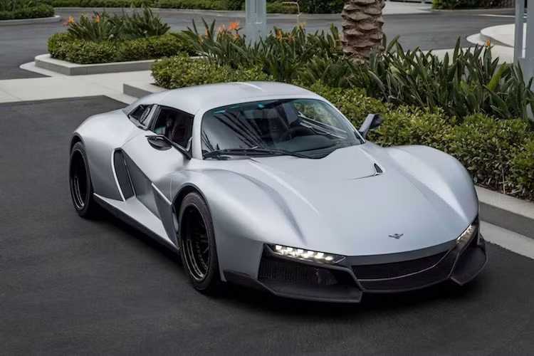 Rezvani là một hãng siêu xe thủ công mới thành lập từ Mỹ, với sản phẩm tiêu biểu là chiếc xe mui trần Beast. Tính tới nay, hãng này đã ra mắt tổng cộng 3 dòng xe: Beast, phiên bản thể thao Beast X và mới đây nhất tại triển lãm Los Angeles 2016 là siêu xe Rezvani Beast Alpha.