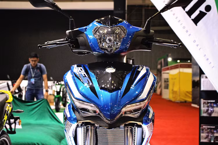 Hướng tới phân khúc underbone thể thao của Yamaha Exciter 150 và Honda Winner 150, tên gọi RFS của chiếc xe là viết tắt của cụm từ "Rider for Speed". Về tổng thể, cũng như các đối thủ, RFS 150 có thiết kế khí động học và nhiều góc cạnh. Ở phía trước, chiếc xe cũng có 2 đèn demi LED nằm bên dưới mặt nạ và đèn pha nằm ở phía trên đầu xe - cách bố trí khá giống các đối thủ còn lại.