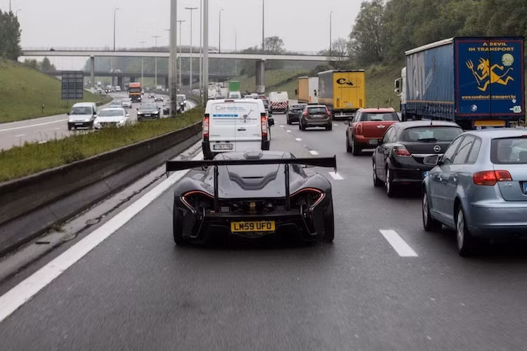 Với thời gian này, P1 LM đã "đánh bại" kỷ lục của chiếc Lamborghini Huracan Performante (6 phút 52 giây) vào năm ngoái và mẫu siêu xe điện NIO EP9 (6 phút 45.9 giây) mới đây. Phi thường hơn, chiếc P1 LM sau khi phá kỷ lục ở Nurburgring đã đi ngược từ Đức bằng đường bộ để trở lại "quê nhà" ở Anh Quốc.
