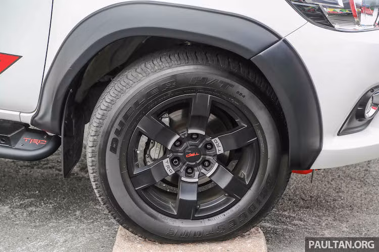 Giá bán cho bộ kit TRD dành cho Hilux không được Toyota công bố, tuy nhiên hãng sẽ chỉ bán giới hạn bộ kit này tại một số showroom nhất định trên toàn lãnh thổ Malaysia.
